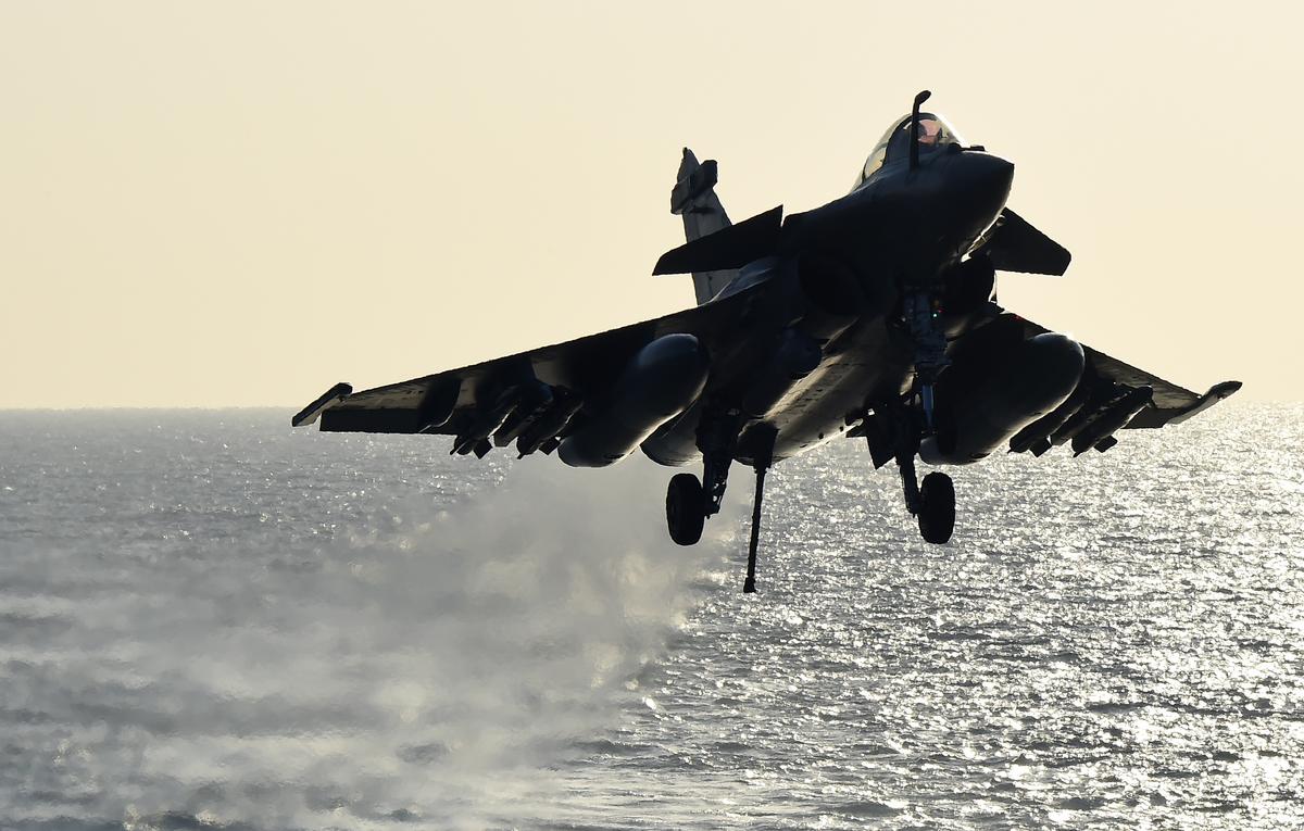 French Lawmakers Vote to Extend Airstrikes Against ISIS