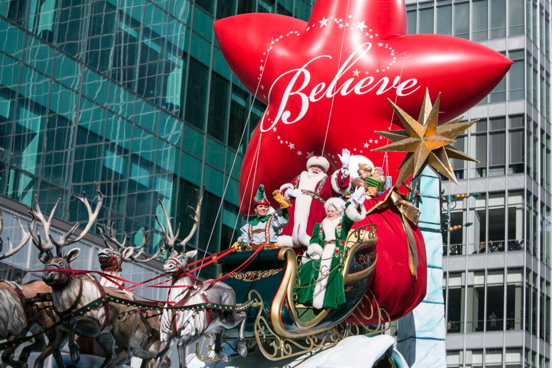 Teacher Who Spoiled Santa Will Not Return to School