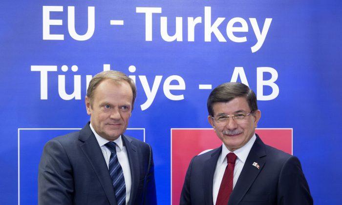 EU, Turkey Seek Better Relations at Emergency Refugee Summit