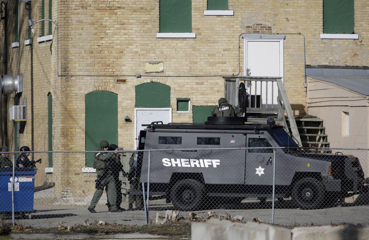 Police: Standoff at Wisconsin Motorcycle Shop Leaves 1 Dead