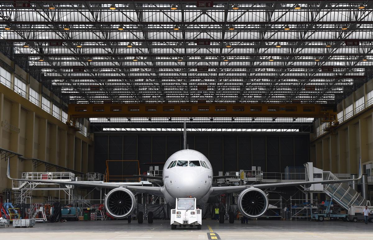 Airbus Cuts 2025 Delivery Goal After Finding Flaw in Some A320 Fuselage Panels