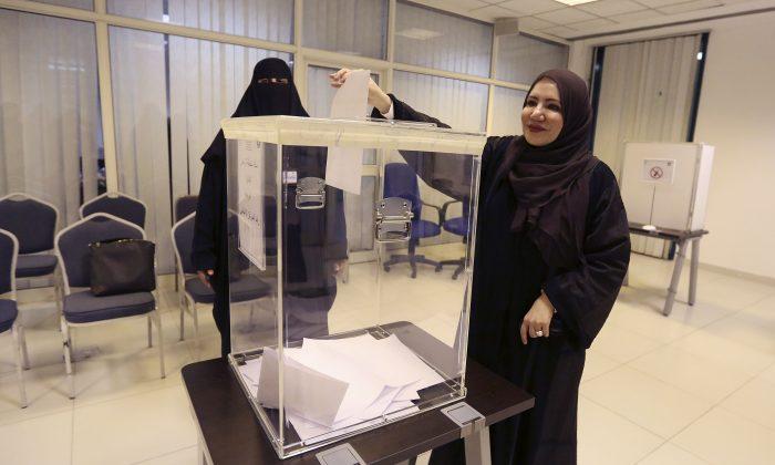 Saudi Women Vote for the First Time in Landmark Election