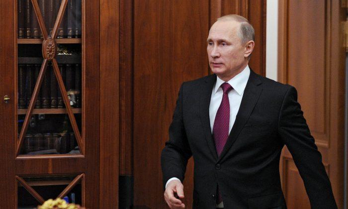 Russian President Putin’s ‘Distinct’ Way of Walking Could Be Result of Weapons Training