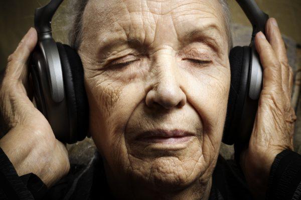 Music, especially through earphones, arouses memory, boosts cognition and lowers the need for psychotropic drugs. (Kuzma/iStock)