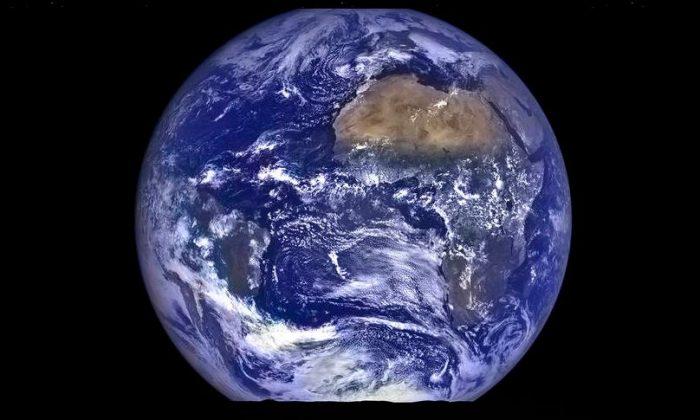 Lunar Reconnaissance Orbiter Captures Incredible Image of Earth From Moon