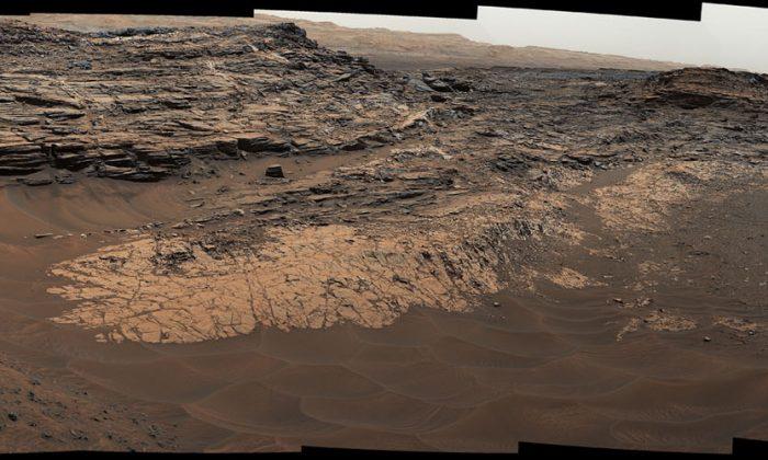 Curiosity Rover on Mars Finds Silica--An Indication of Water Activity