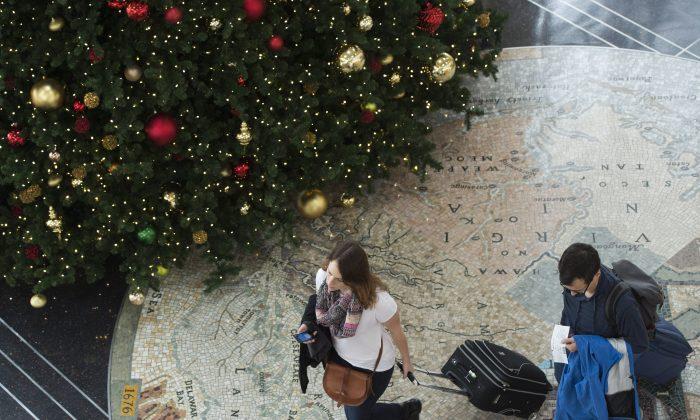 Airlines Prep for Holiday Crush: More Flights, Bigger Planes