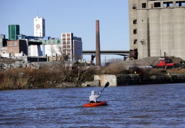 Taking advantage of the unseasonable weather, a kayaker paddles along the Buffalo River, N.Y., on Dec. 24, 2015. (Mike Groll/AP Photo)