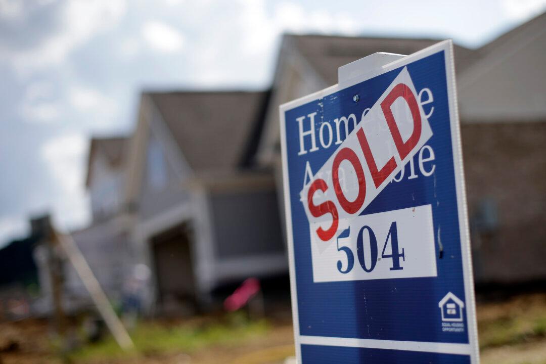 Defying Fed Hike, 30-Year Mortgage Rate Slips