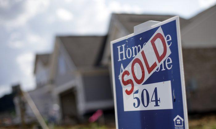 Defying Fed Hike, 30-Year Mortgage Rate Slips