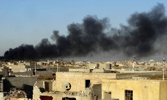 ISIS Puts Up Heavy Fight to Slow Iraqi Troop Advance on Ramadi