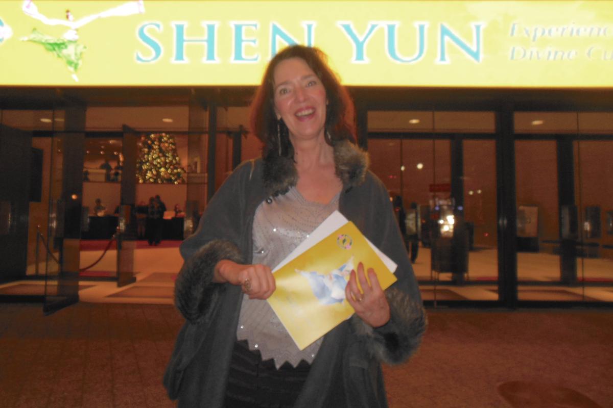 Artist Feels ‘In Touch With the Divine’ Watching Shen Yun