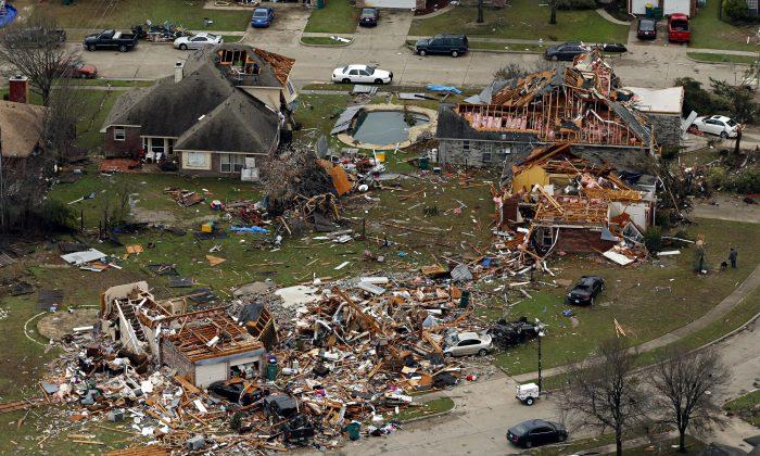 Texas Cleans Up After Twisters, Snow and Ice Pelt Midwest