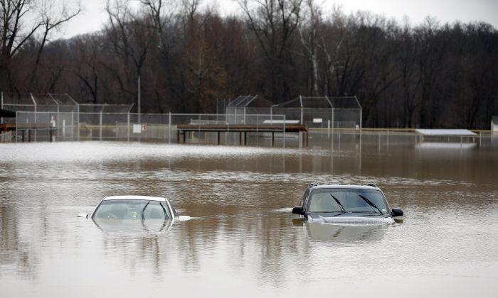 Missouri Flooding Update: Eastern Town Swamped, 13 Deaths Confirmed