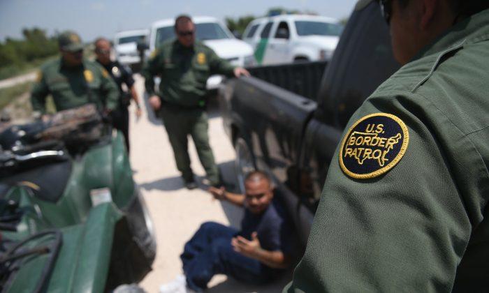More Than 100 Illegal Immigrants Fled From Refrigerated Truck in Texas: Officials