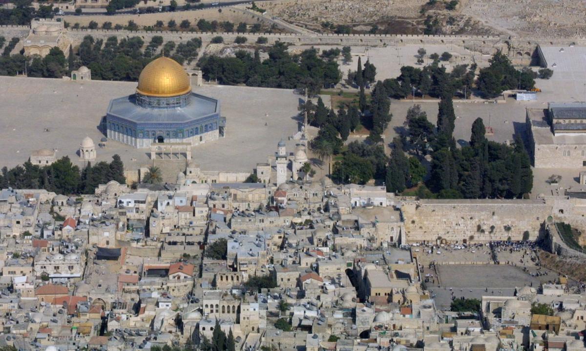 An aerial view of the Old City of Jerusalem on Sept. 24, 2002. (Gali Tibbon/AFP/Getty Images)