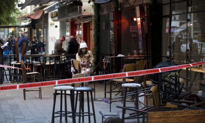 Gunman Kills 2 at Bar in Tel Aviv; Manhunt Underway