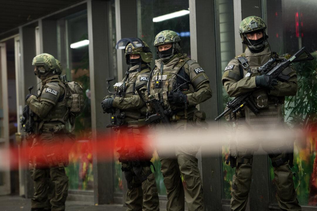 Munich Terror Threat Remains in Place, Stations Open Again