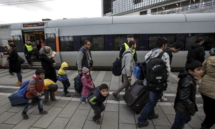 Migrant Crisis Sees Europe Reinstate Borders