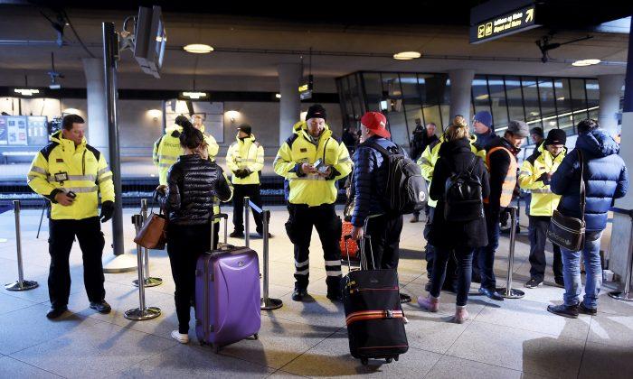 Sweden, Denmark Introduce Border Checks to Stem Migrant Flow