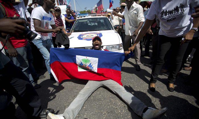 Dominican Troops Reinforce Border as Migrants Try to Return