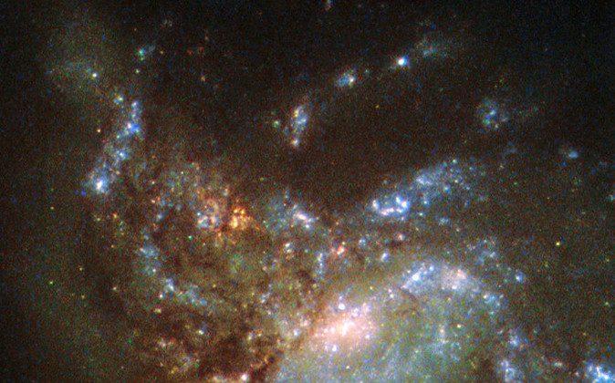 Hubble Space Telescope Takes Spectacular Image of Two Galaxies Merging