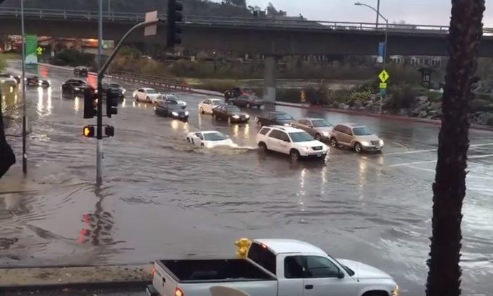 Lamborghini Gallardo Drives Through Flooded San Diego Intersection
