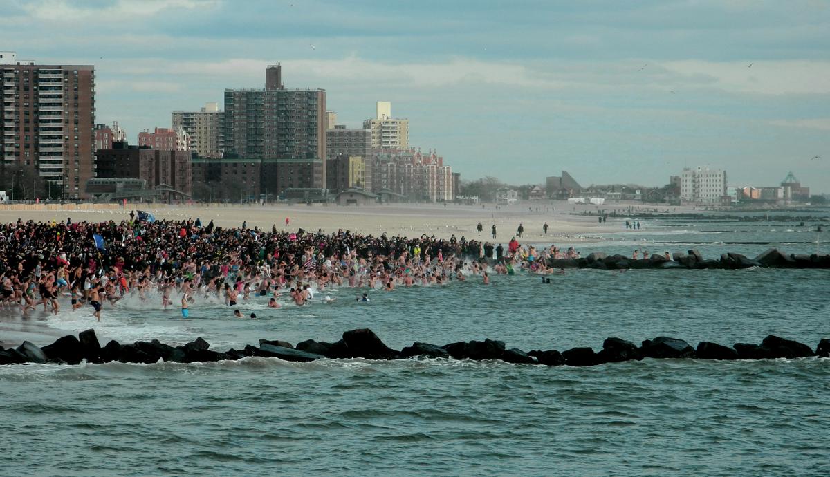 Polar Bear Plunge: Swimmers Splash Into 2016 in Atlantic Ocean off New York City
