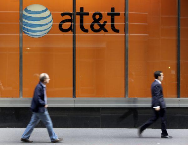 An AT&T store on Madison Avenue in New York on Oct. 21, 2014. (Richard Drew/Photo AP)
