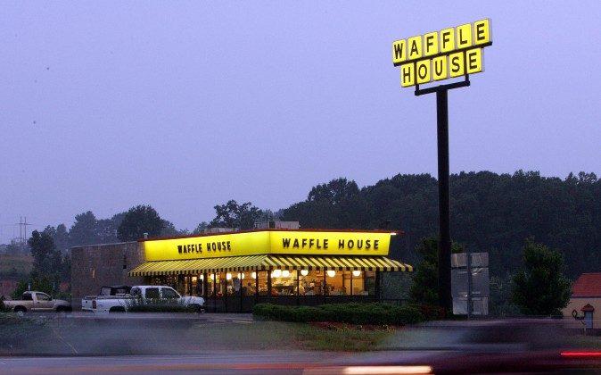 Viral Waffle House Video Shows Employees Using Restaurant Equipment to Fix Hair