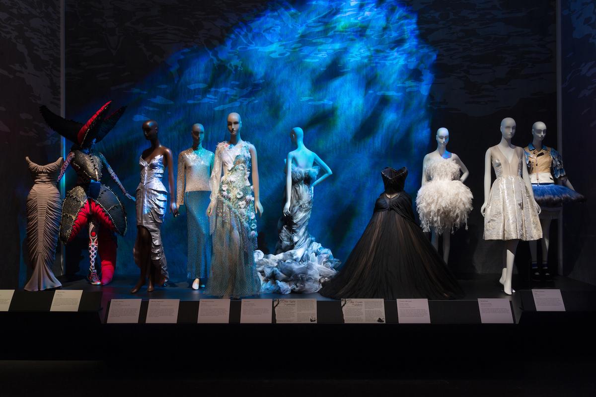 Fashion and Fairy Tales—a Match Made in Parallel Worlds