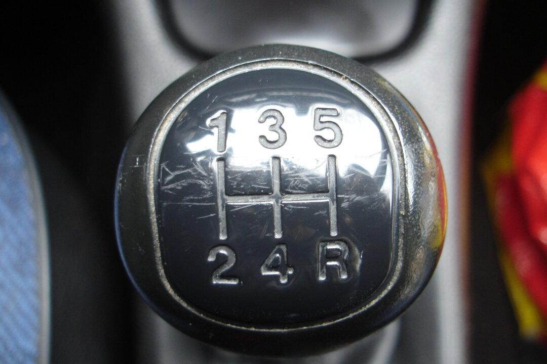Pittsburgh Carjackers Run Away From Stick-Shift Vehicle