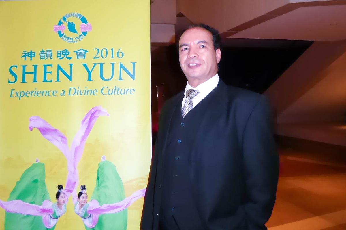 Art College Instructor Came to See Shen Yun’s Hallmark Digital Backdrop