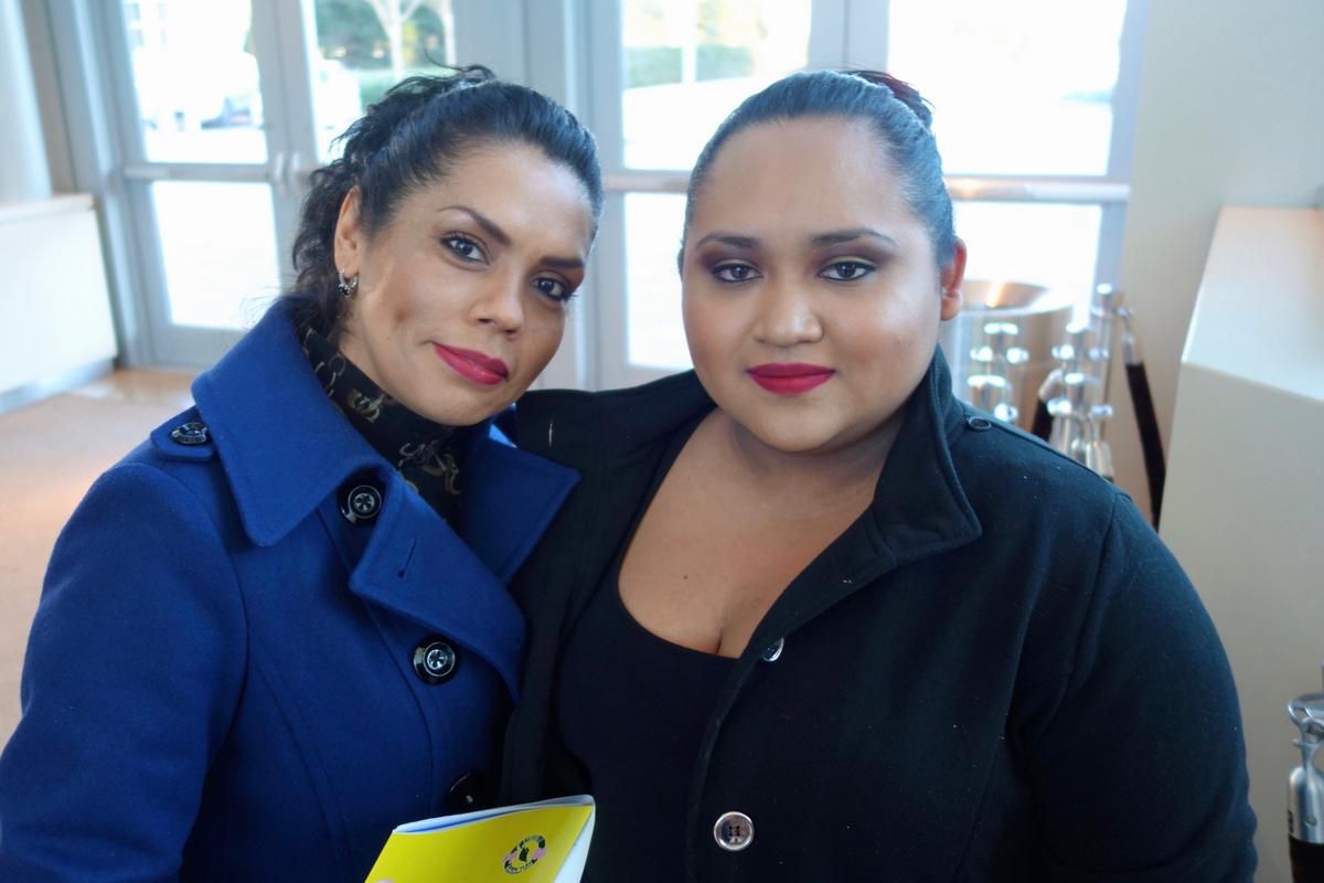 Shen Yun Amazes Aunt and Niece