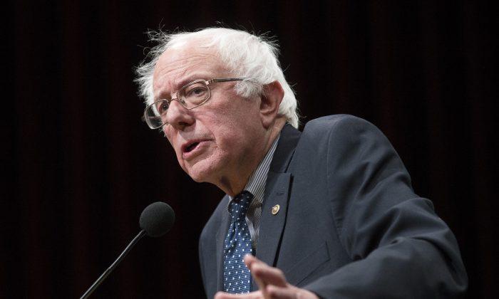Sanders Online Fundraising Gives Clinton a Run for Her Money