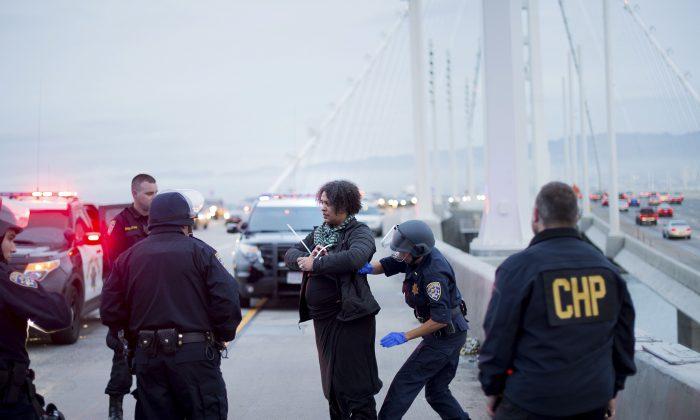 25 MLK Day Protesters Arrested for Blocking Bridge Near Oakland, California