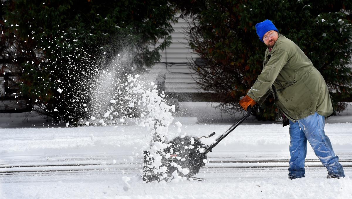 Massive Snowstorm Prompts NY Governor to Declare Emergency