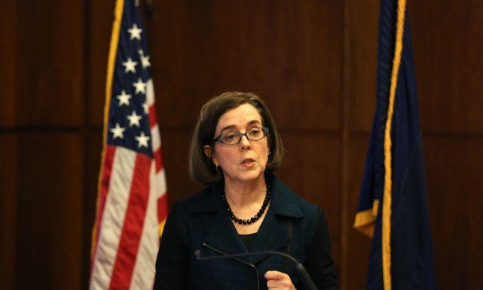 Oregon Governor Calls on Feds to Act Against Armed Group