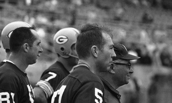 Hall of Fame Quarterback Bart Starr Dies at 85, Says Family