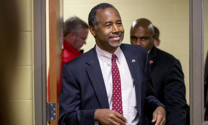 Presidential Candidate Ben Carson Returns to Campaign Trail Following Volunteer’s Death