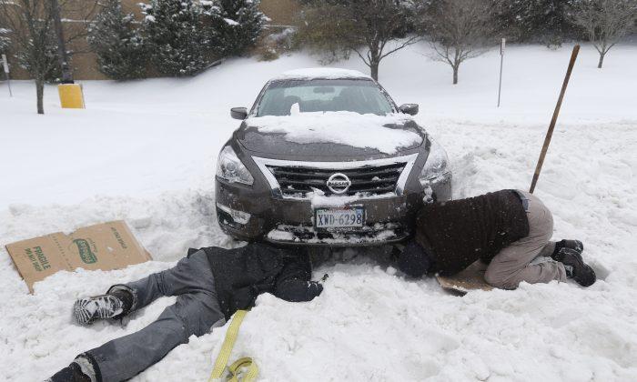 In Snow-Covered Richmond, a Good Samaritan in 4-wheel Drive