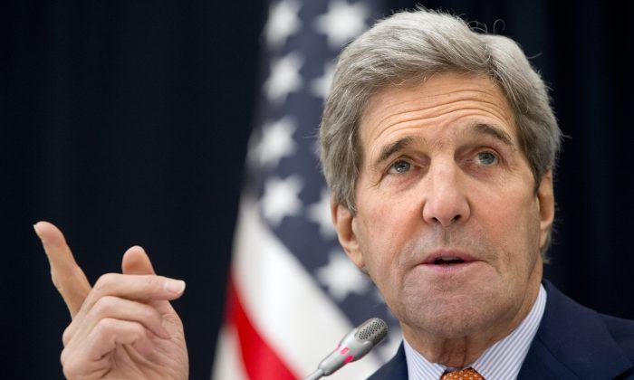 Kerry Tries to Ease Concerns About Warming US-Iran Relations