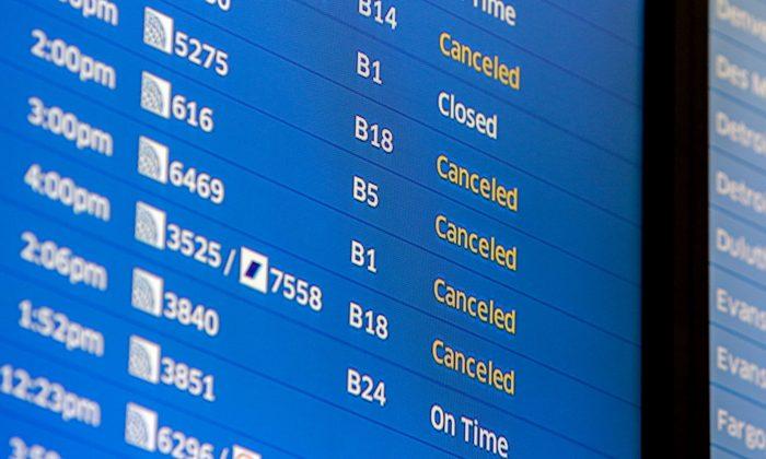 Airlines Start to Cut Monday Service in Wake of Snowstorm