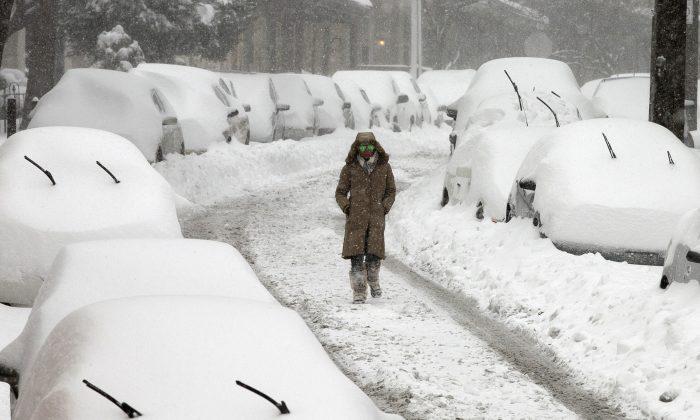 After Blizzard, Snowed-In East Coast Prepares to Dig Out