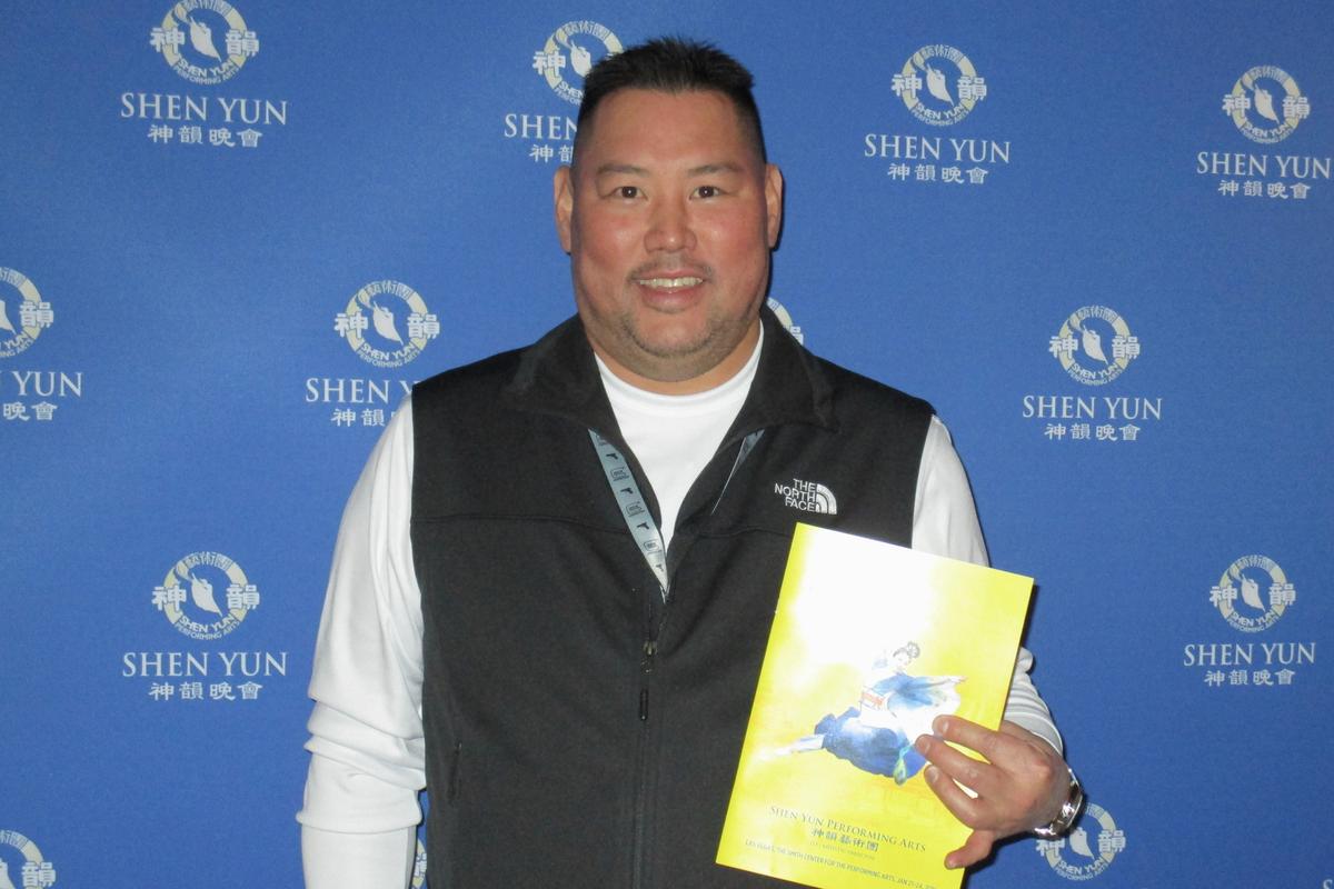 Shen Yun Makes Theatergoer Proud of His Heritage