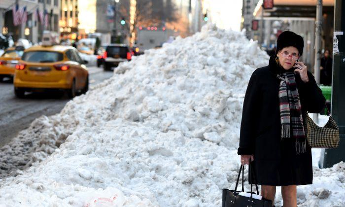 East Coast Commuters Dodge Mounds of Snow to Get to Work