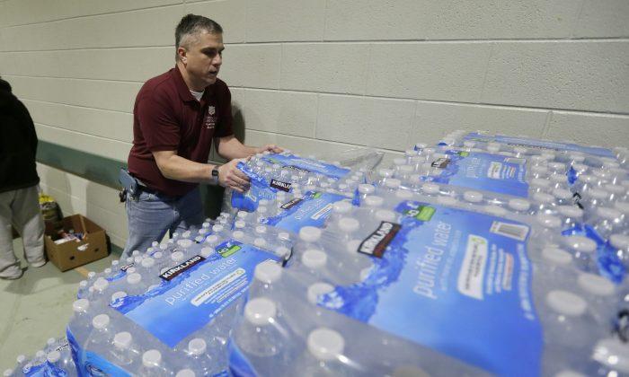 New Flint Water Probe Draws Critics; UN Monitoring Crisis