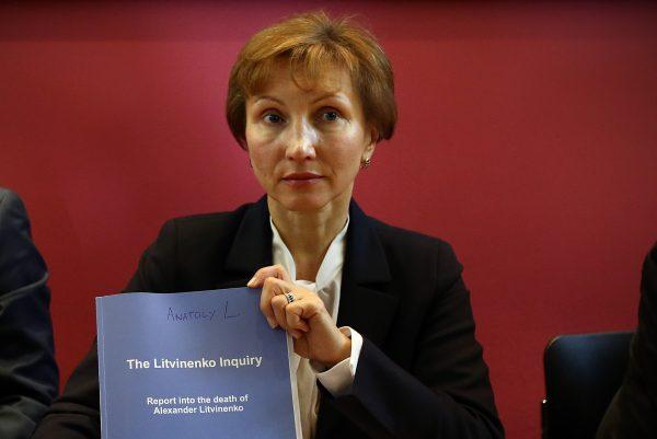 Marina Litvinenko holds a copy of a report at a press conference in her lawyer's office after receiving the results of the inquiry into the death of her husband Alexander Litvinenko, in London on Jan. 21, 2016. (Carl Court/Getty Images)