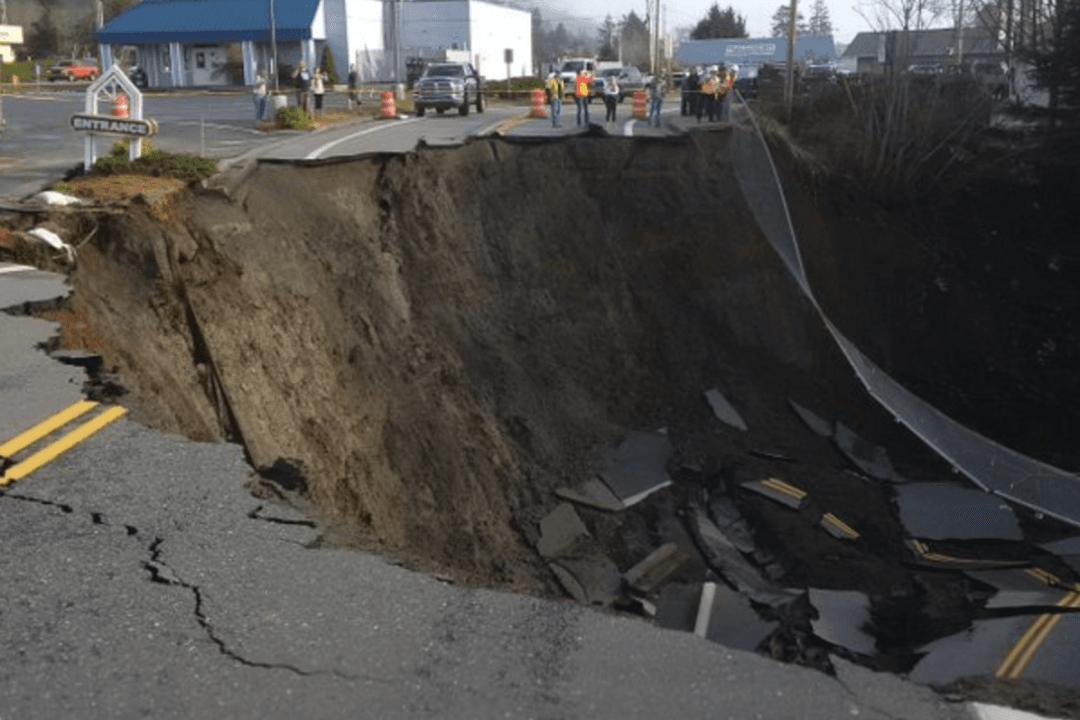 Massive Sinkhole in Oregon Closes Part of Highway 101