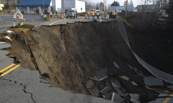 Massive Sinkhole in Oregon Closes Part of Highway 101